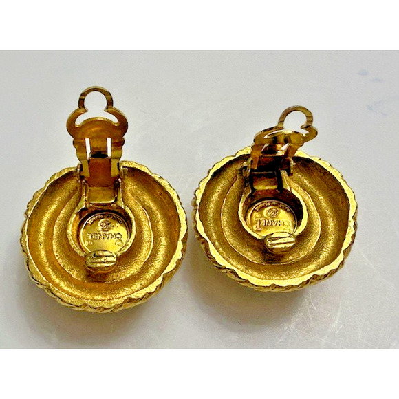 CHANEL CC Logo Button Earrings Clip-On Faux Pearl Gold France Accessory Vintage - Picture 7 of 10